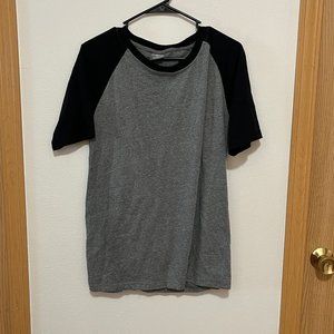 Mountains Peak Dark Gray Grey and Black T-Shirt (Size Medium)